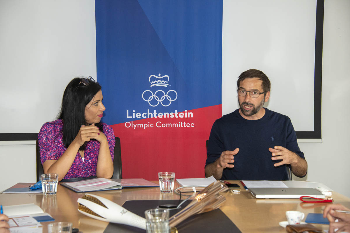 Sport- und Bildungsministerin Dominique Hasler und Manfred Entner, Breitensportverantwortlicher, Liechtenstein Olympic