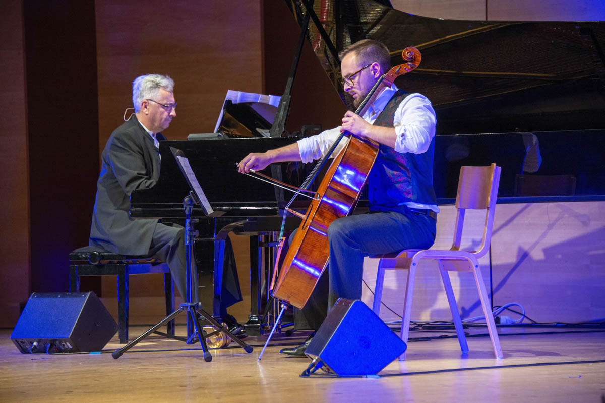  Mykhaylo Dukhnych (Violoncello), Drazen Domjanic (Klavier)