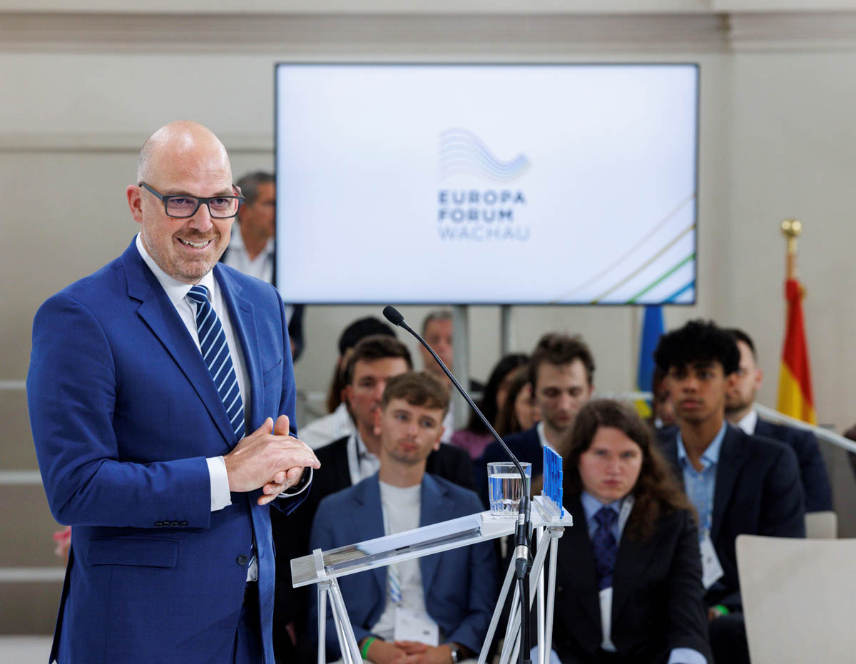 Regierungschef Daniel Risch hielt am 28. Europa-Forum Wachau in Stift Göttweig an einer Plenary Session eine Rede. (Quelle: Bundeskanzleramt)
