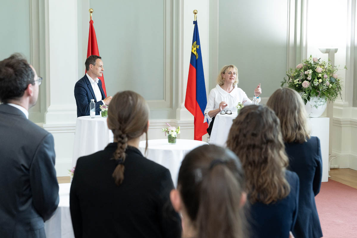 Diskussion mit Regierungsrätin Graziella Marok-Wachter und Botschafter Martin Frick, Leiter des Amtes für Auswärtige Angelegenheiten.