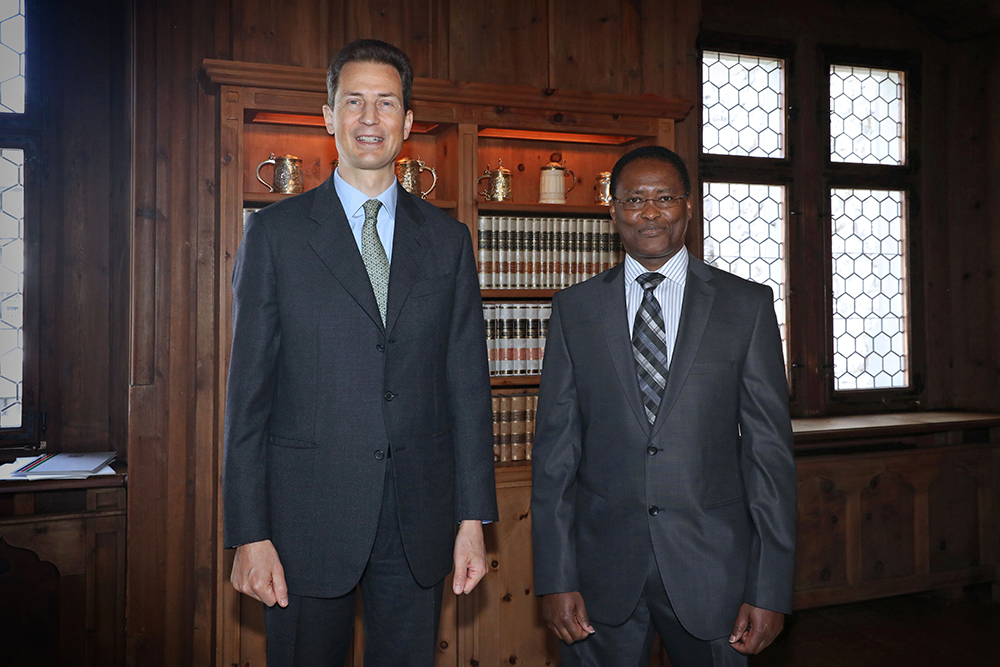 S.D. Erbprinz Alois von und zu Liechtenstein und S.E. Andrew Maina Kihurani, Botschafter der Republik Kenia