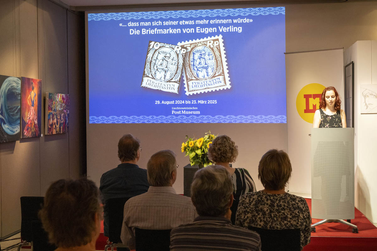 Caroline Hilty, Kuratorin der Ausstellung, bei der Eröffnung