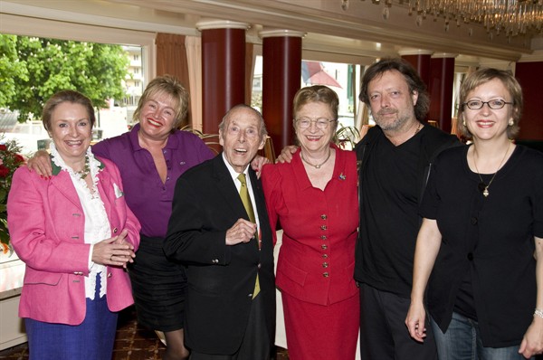 (v.l.) Maria Real Lapp, Gitti Meier-Real, Felix Real, Theresia Real, Martin Real, Isabelle Real