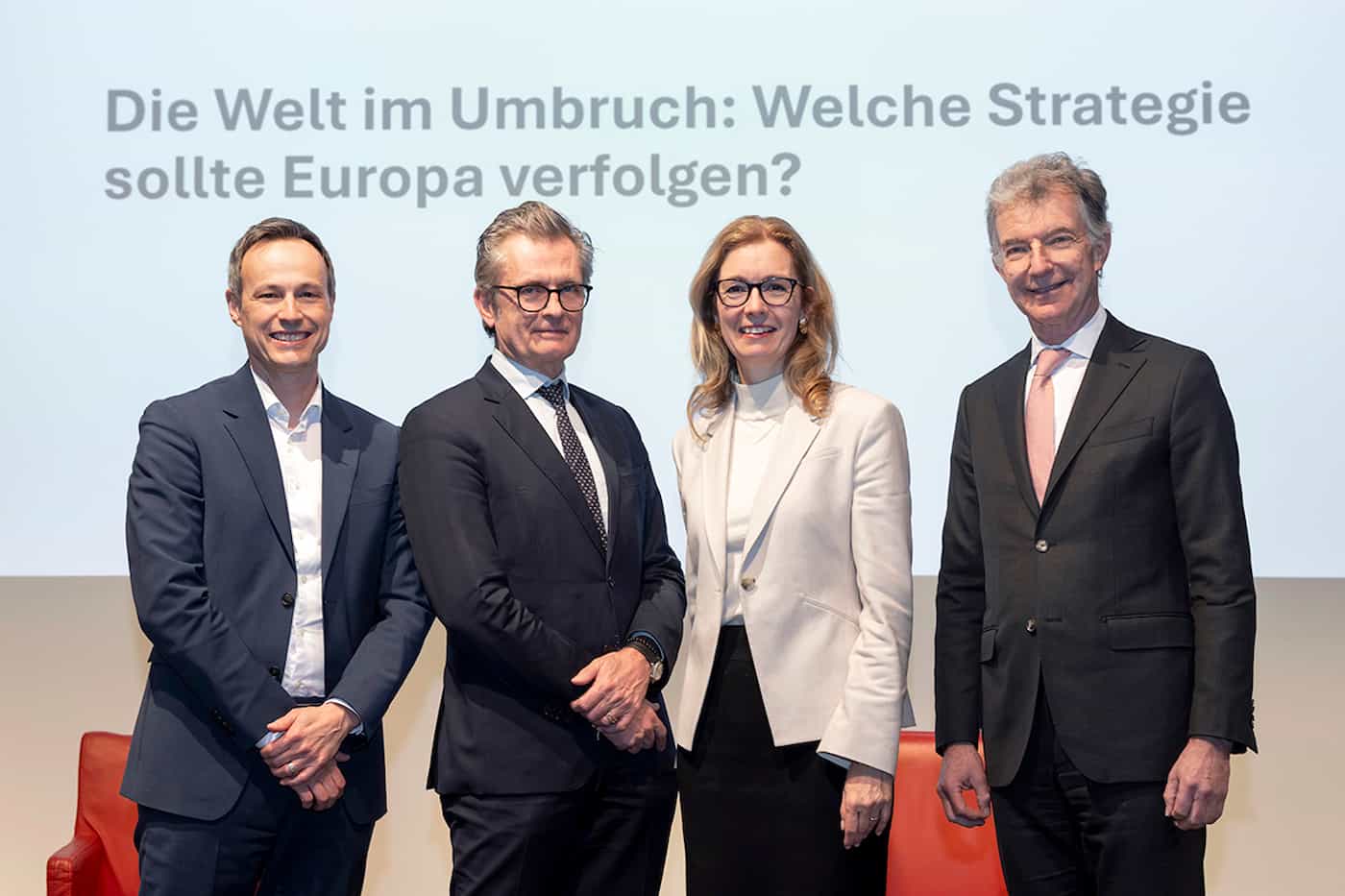 Martin Frick, Leiter Amt für Auswärtige Angelegenheiten, Botschafter Christian Wenaweser, Regierungschefin-Stellvertreterin Sabine Monauni und Christoph Heusgen, ehemaliger Vorsitzender der Münchner Sicherheitskonferenz.