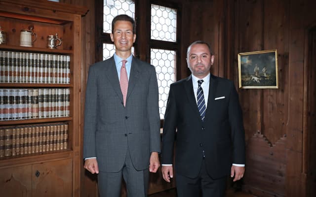  S.D. Erbprinz Alois von und zu Liechtenstein und S.E. Viktor Yengibaryan, Botschafter der Republik Armenien