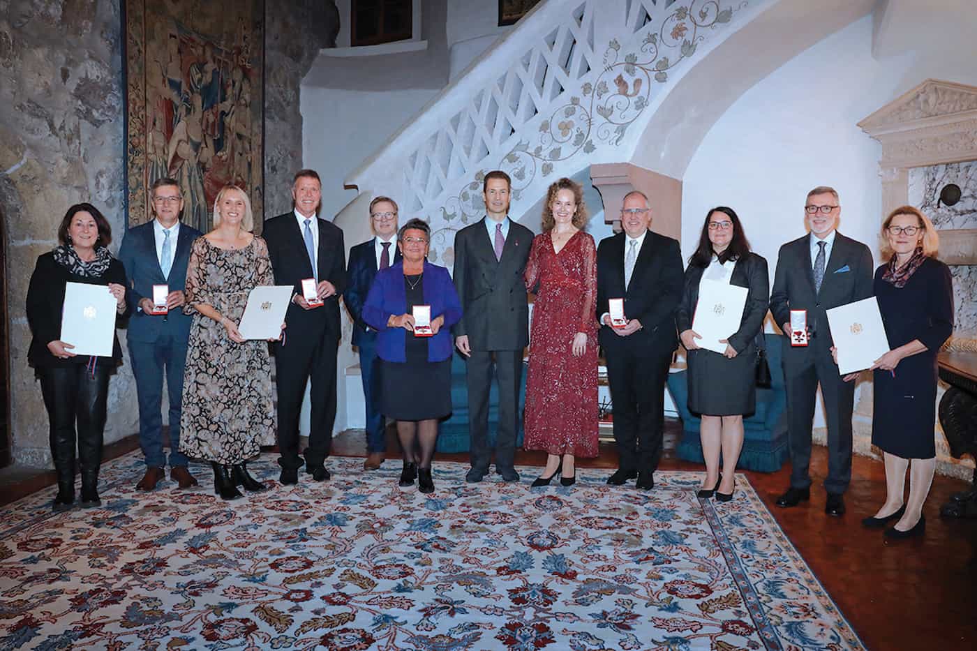 S.D. Erbprinz Alois und I.K.H. Erbprinzessin Sophie von und zu Liechtenstein mit den Ordensträger/innen und ihren Partner/innen.