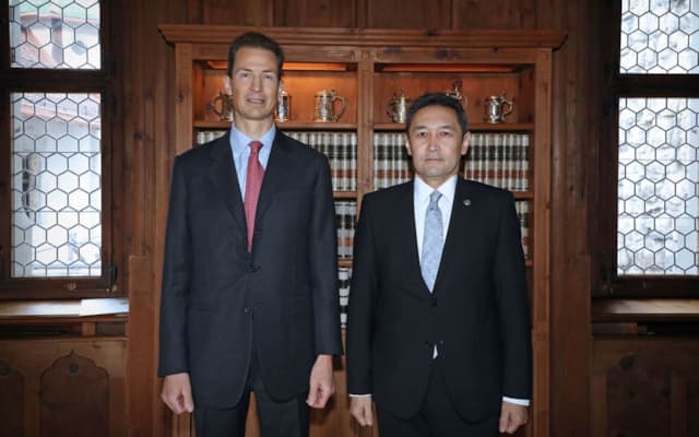 S.D. Erbprinz Alois von und zu Liechtenstein und S.E. Kairat Sarzhanov, Botschafter der Republik Kasachstan