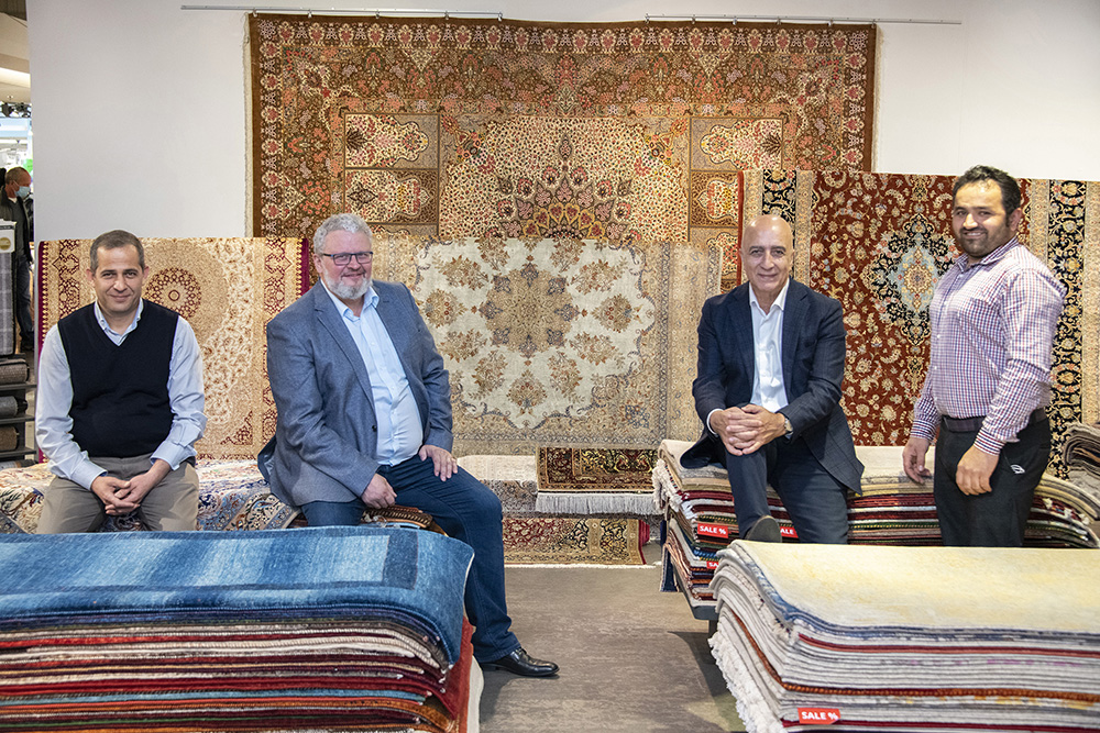 Das Team von NEGRA CAPRET and HOME v.l. Morteza Pur, Wilhard Kühne, Mostafa Khodarahm,  Bakhtawar Safi