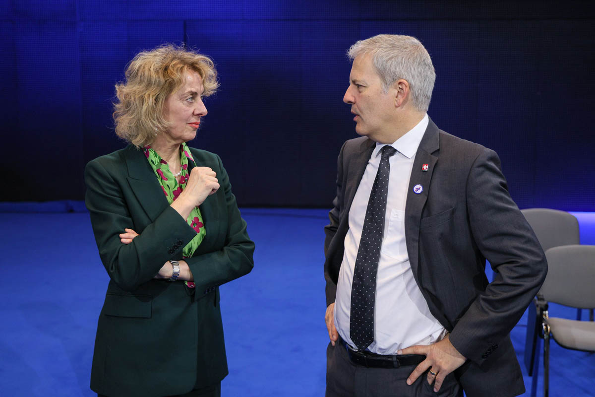 Graziella Marok-Wachter im Austausch mit Gery Balmer, Stellvertretender Direktor des Bundesamts für Verkehr der Schweiz. (Quelle: Pawel Supernak)