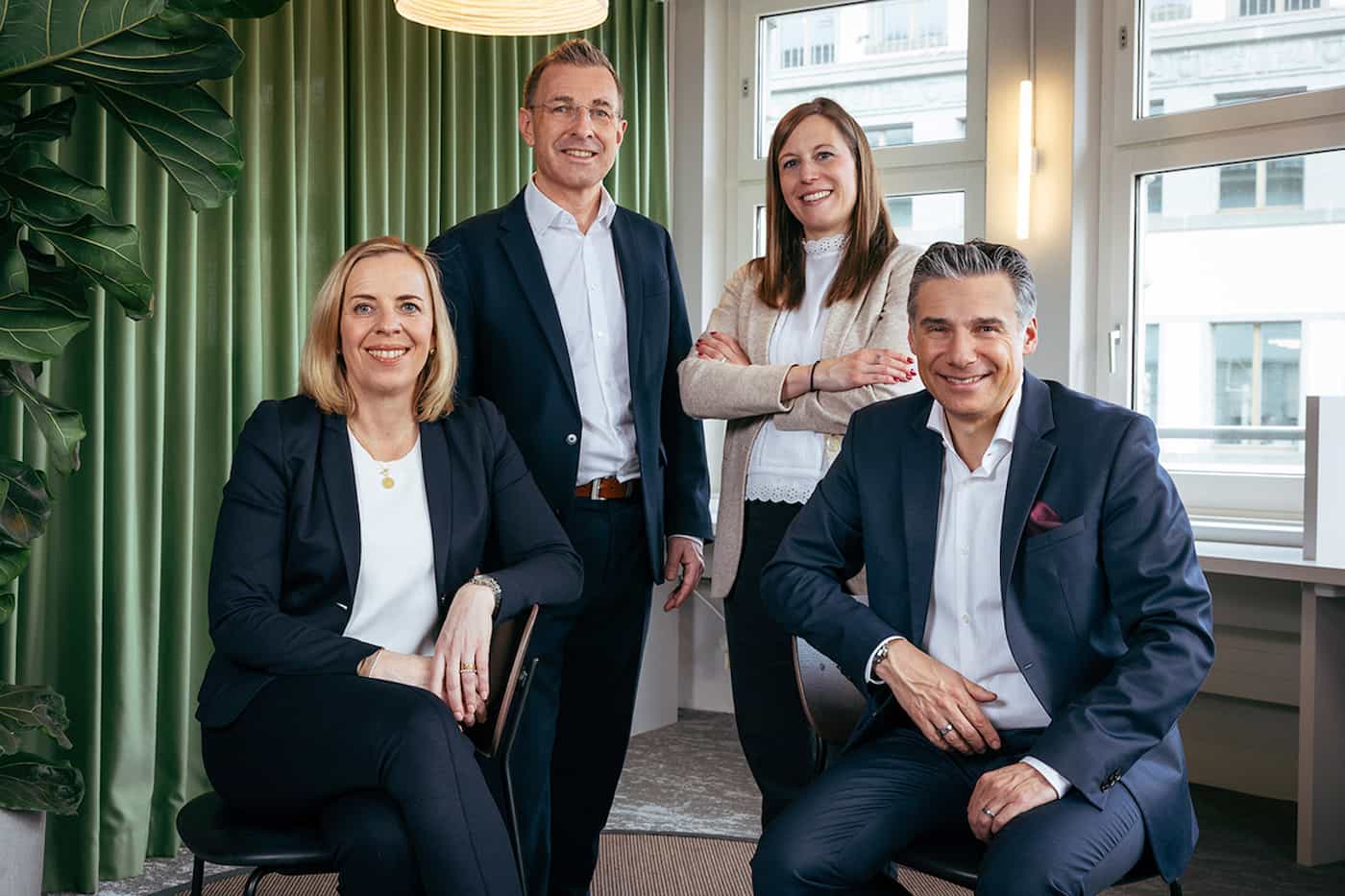 (v.l.) Annette Fink, Norbert Hörburger, Eva White, Patrick Vogler – Mit Professor Nobert Hörburger (l.) und Patrick Vogler (r.) haben sich zwei ausgewiesene Immobilien- und Projektentwicklungsexperten gefunden, welche mit der neu gegründeten Hotelinvest GmbH Investoren und Immobilienbesitzer der Beherbergungsbranche unterstützen.