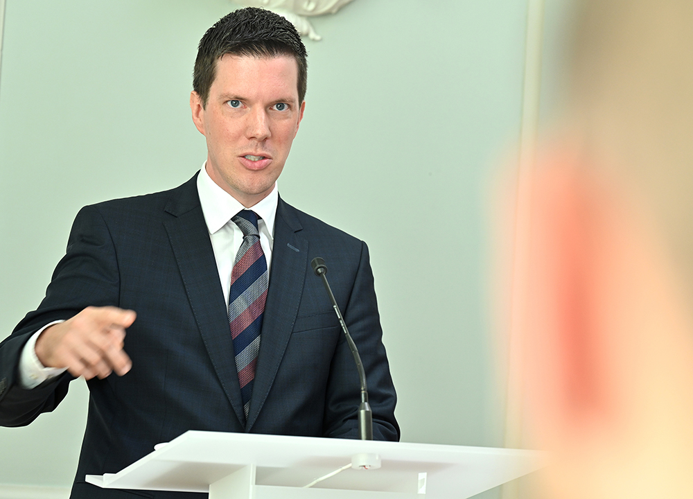 Regierungsrat Manuel Frick informierte an der Medienorientierung über die aktuelle Situation