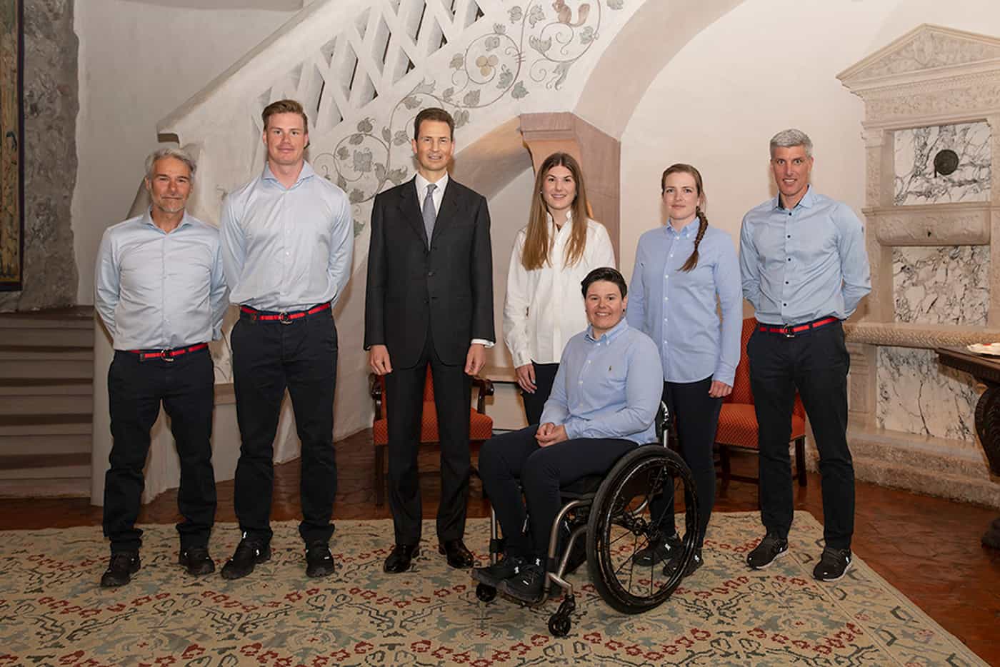 Empfang auf Schloss Vaduz: Ralf Jegler (Coach S. Hundert), Marco Pfiffner, S.D. Erbprinz Alois von und zu Liechtenstein, Nina Riedener, Sarah Hundert, Milena Bauch (Physio S. Hundert) und Christof Baer (Leistungssportverantwortlicher & Olympische Missionen LOC)