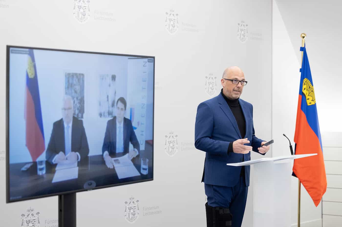 Regierungschef Daniel Risch und Simon Biedermann, Generalsekretär des Ministeriums für Präsidiales und Finanzen mit Martin Gächter, Leiter Stabsstelle Finanzstabilität, Finanzmarktaufsicht Liechtenstein, stellten den Bericht und Antrag zum IWF-Beitritt Liechtensteins vor.