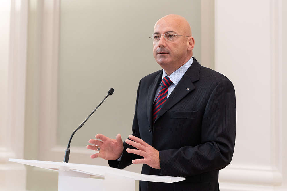 Regierungsrat Mauro Pedrazzini appellierte an die Bevölkerung, die Massnahmen unbedingt einzuhalten