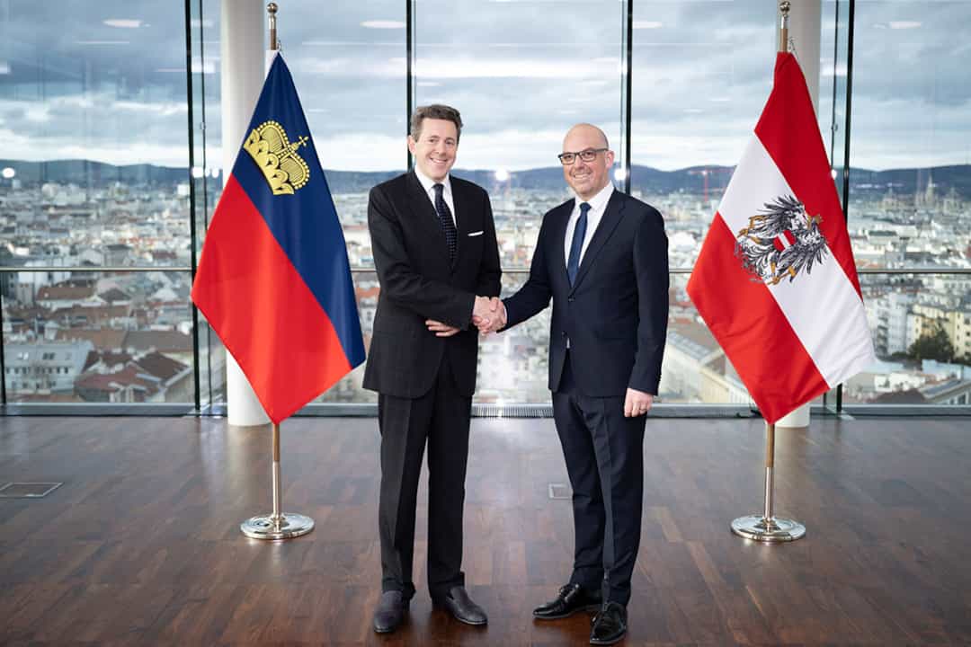 Harald Mahrer, Präsident der Wirtschaftskammer Österreich, begrüsst Regierungschef Daniel Risch zum Arbeitsgespräch in Wien. (Quelle: Paul Gruber)