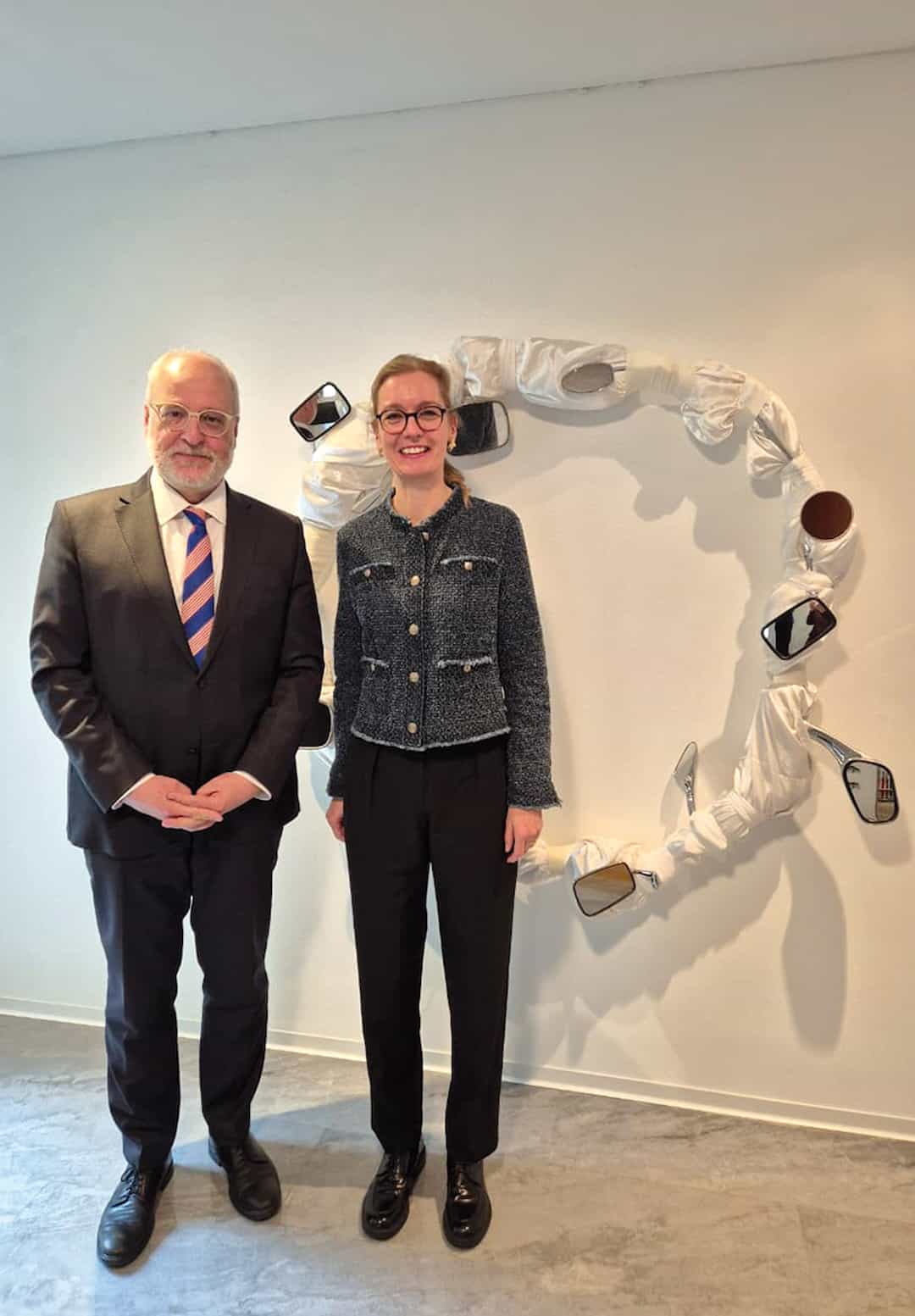 Der Staatssekretär des Eidgenössischen Departements für auswärtige Angelegenheiten, Alexandre Fasel und Aussenministerin Sabine Monauni. (Quelle: Ministerium für Äusseres, Umwelt und Kultur)