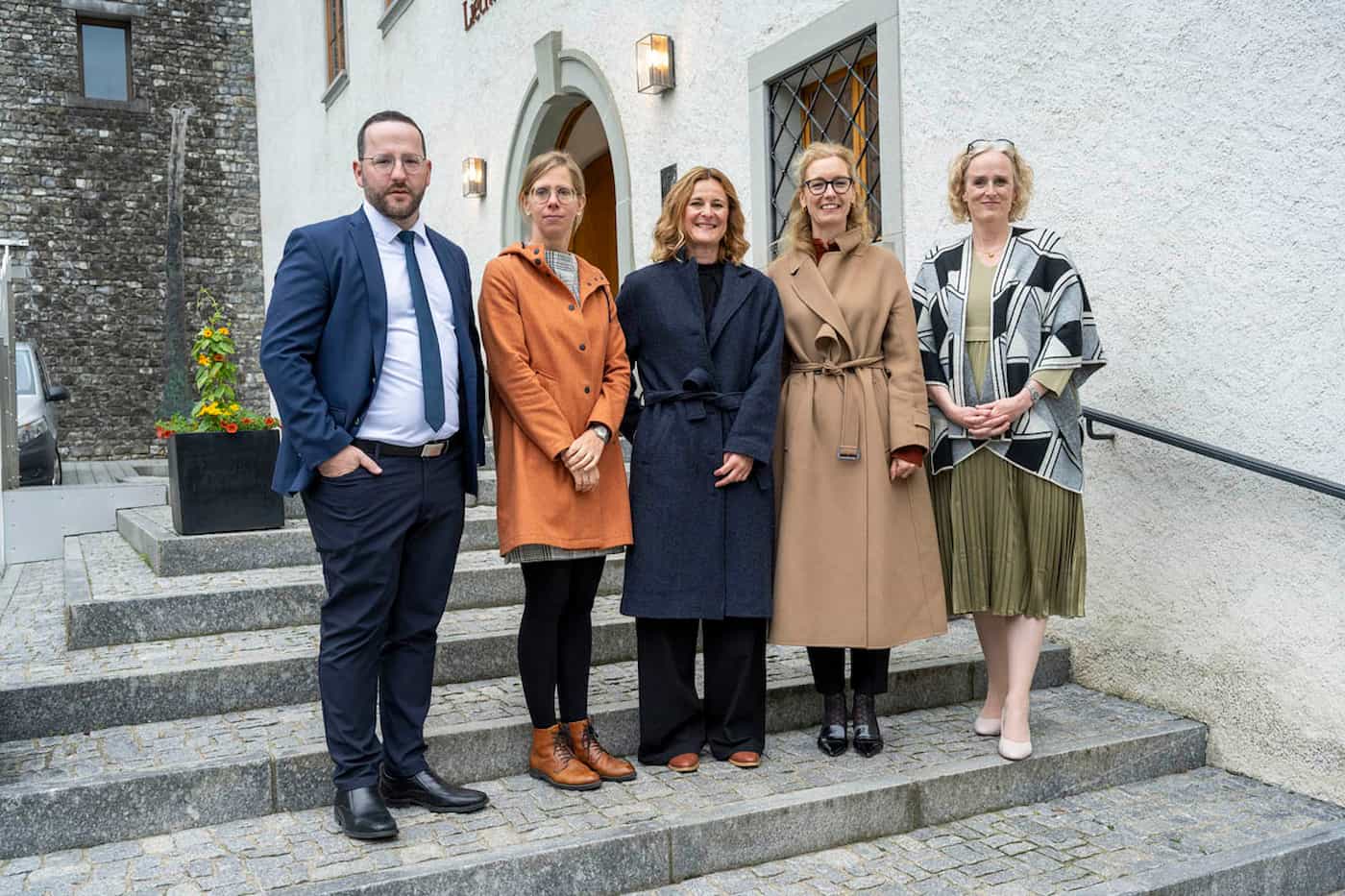 (v.l.) Roman Jenal Mitglied des Stiftungsrats des Liechtensteinischen LandesMuseums, Martina Sochin-D’Elia und Julia Frick, Kuratorische Mitarbeiterinnen, Regierungschefin-Stellvertreterin  Sabine Monauni, Andrea Kauer Loens Direktorin des Liechtensteinischen LandesMuseum 