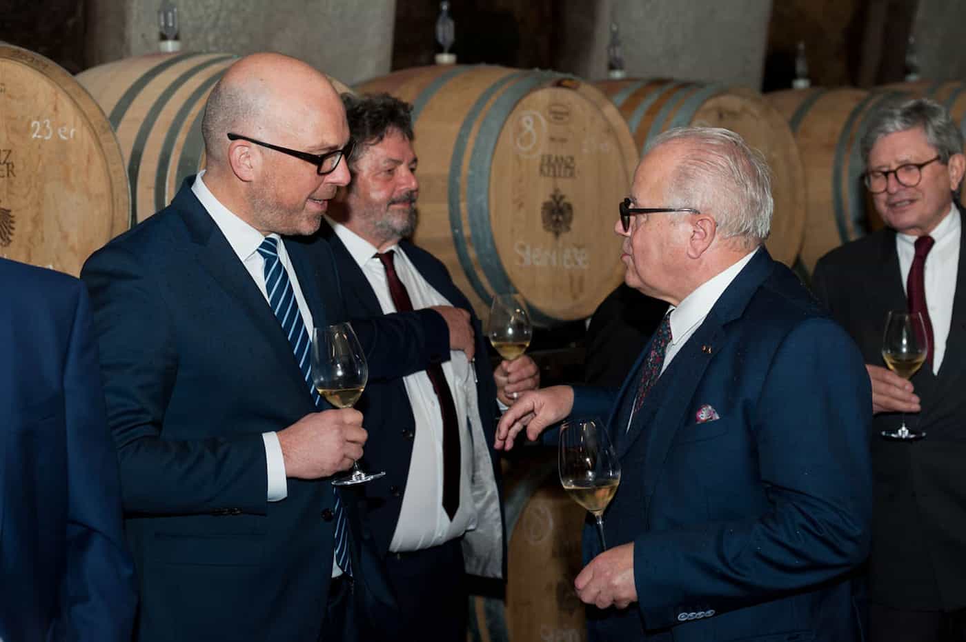 Regierungschef Daniel Risch und Fritz Keller im Gespräch. (Quelle: Markus Herb)