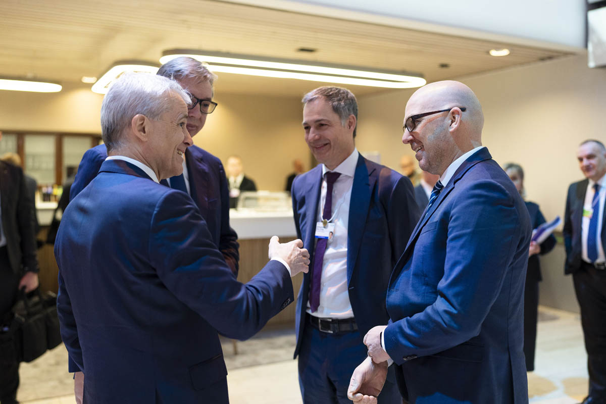 Bundesrat Beat Jans, der serbische Präsident Alexander Vucic, der belgische Premierminister Alexander de Croo und Regierungschef Daniel Risch.