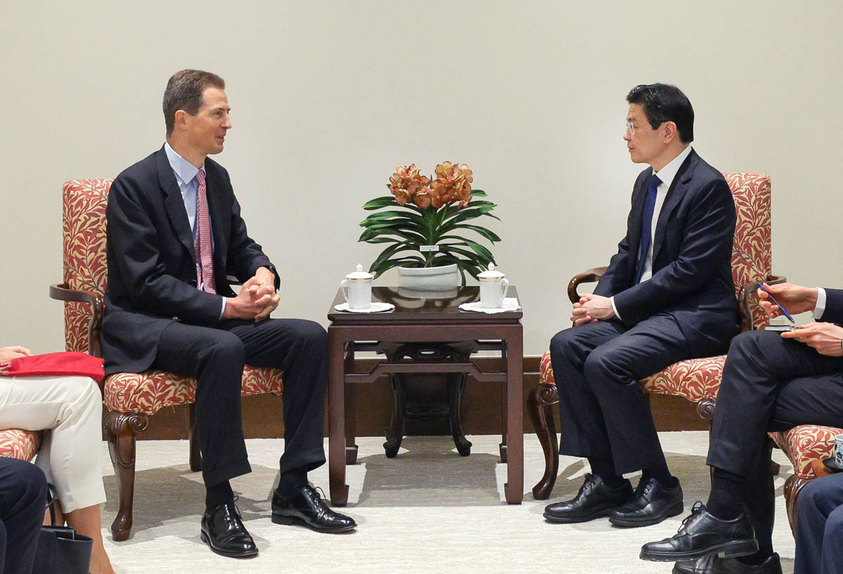 S.D. Erbprinz Alois von und zu Liechtenstein trifft den Premierminister Singapurs, Lawrence Wong. (Copyright: Ministry of Digital Development and Information, Singapur)