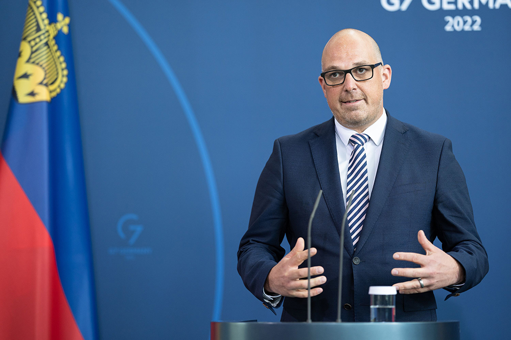 Regierungschef Daniel Risch beim Mediengespräch