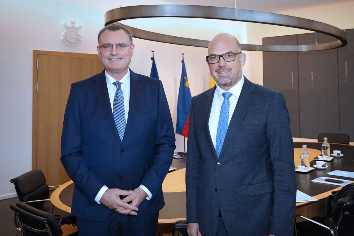 Regierungschef Daniel Risch empfängt Delegation der Schweizerischen Nationalbank