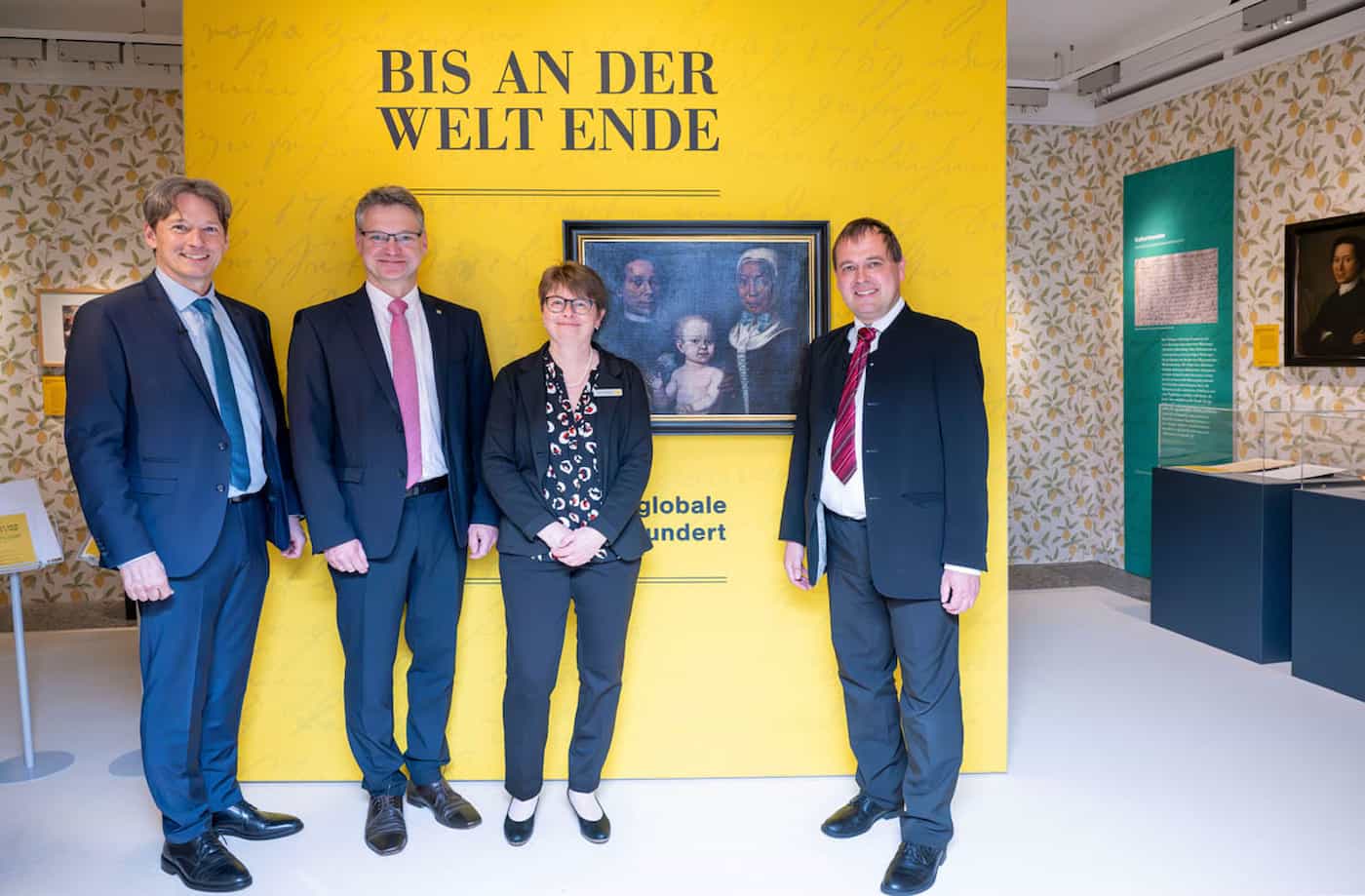 (v.l.) Alexander Muxel, Interims-Geschäftsführer des Liechtensteinischen LandesMuseums, Dr. Lars Arne Dannenberg, Co-Kurator der Ausstellung, Sabina Negele, Ausstellungsmanagement des Liechtensteinischen LandesMuseums, Dr. Matthias Donath, Co–Kurator der Ausstellung