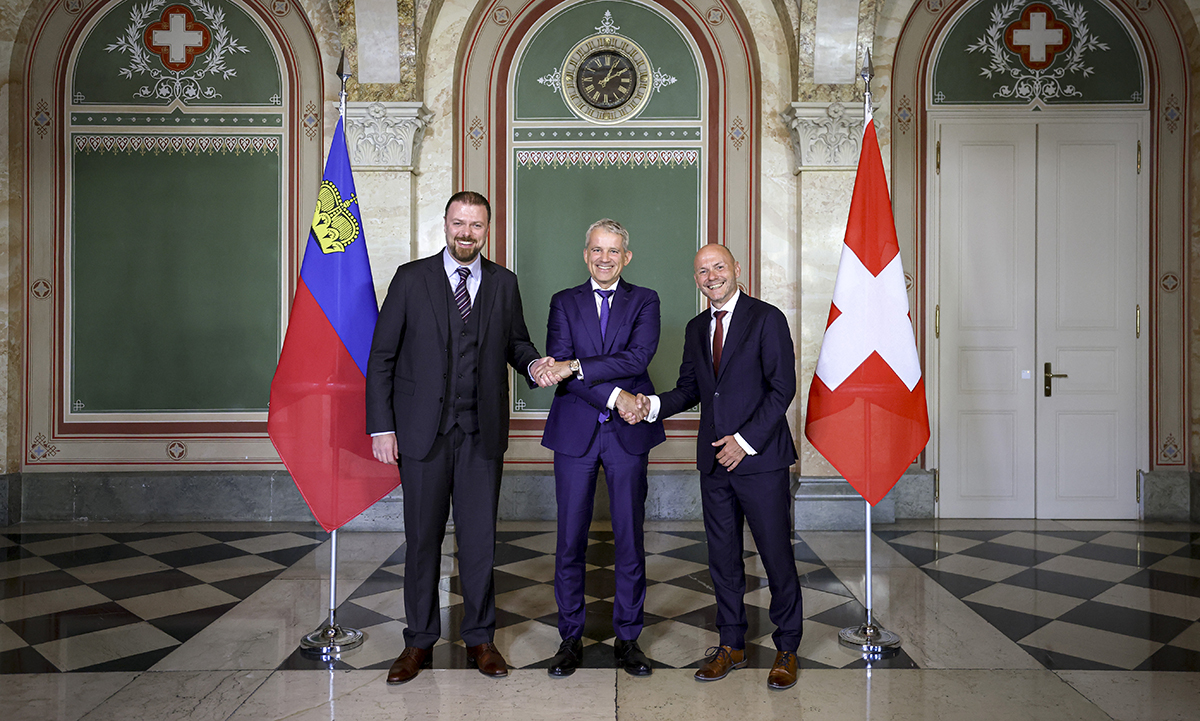 Regierungsrat Hubert Büchel und Regierungsrat Emanuel Schädler treffen Bundesrat Beat Jans
