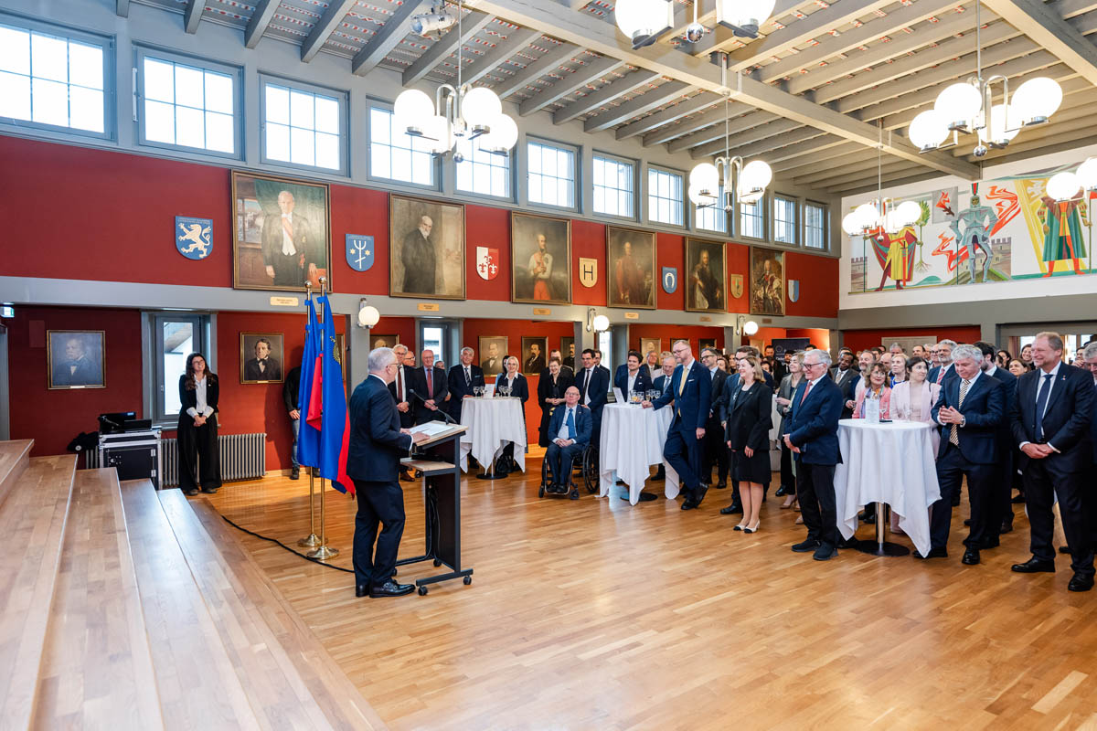 Veranstaltung zum Europatag mit Regierungschefin Brigitte Haas und den EU-Botschafterinnen und Botschaftern im Rathaussaal in Vaduz. (Quelle: IKR/Julian Konrad)
