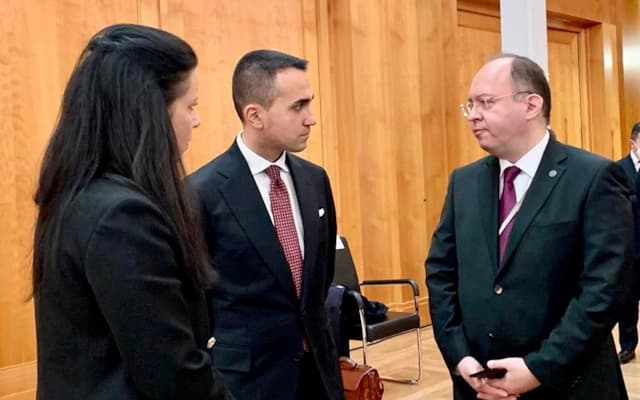 Regierungsrätin Dominique Hasler und die beiden Aussenminister aus Italien und Rumänien: Luigi di Maio und Bogdan Aurescu 