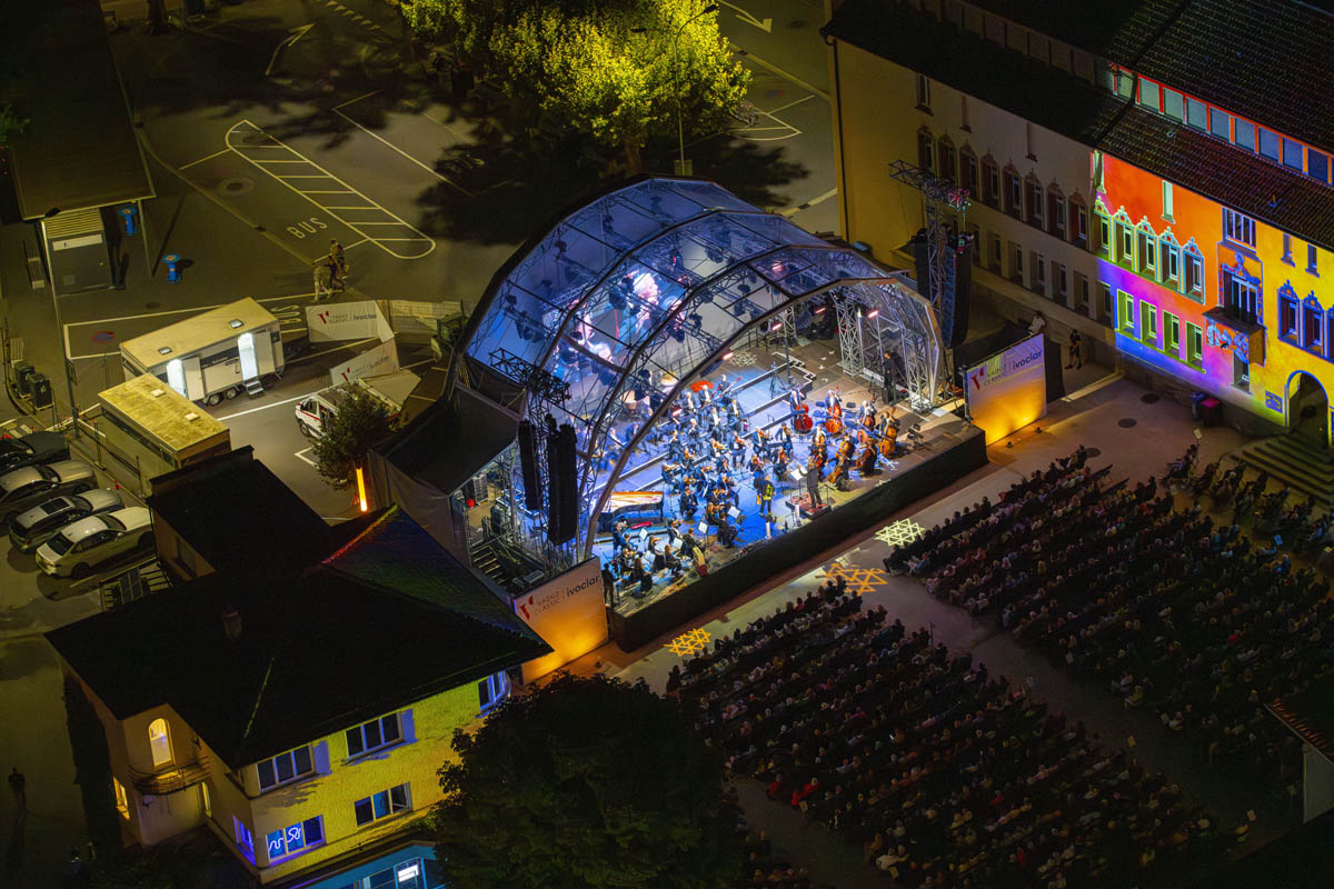 VADUZ CLASSIC – Donnerstag, 22.08.2024 –  Open-Air Eröffnungskonzert: Nigel Kennedy und Sinfonieorchester Liechtenstein
