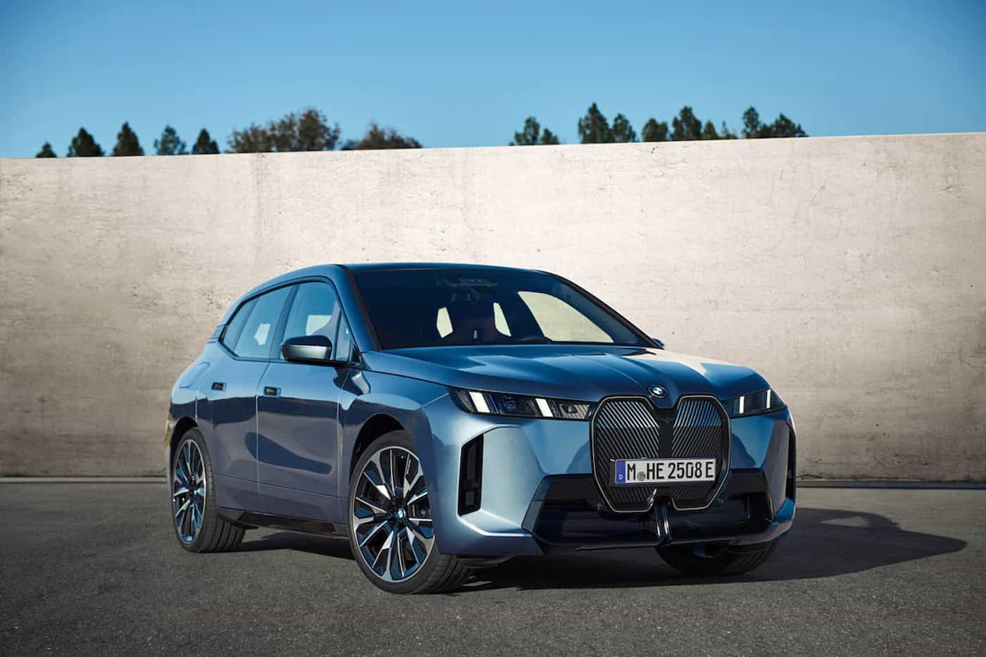 Der neue BMW iX – Luxus elektrisiert. Innovation inspiriert.