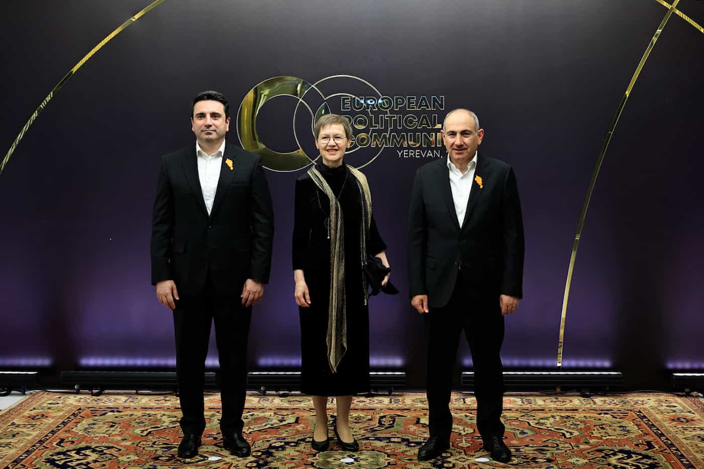Alen Simonyan, Präsident der armenischen Nationalversammlung, Regierungschefin Brigitte Haas und der armenische Premierminister Nikol Paschinjan. (Quelle: Official EPC Summit Photography)