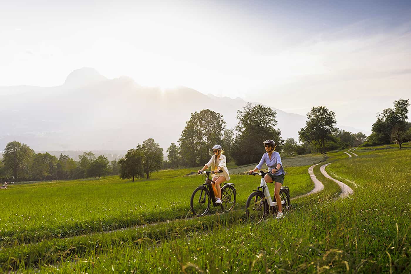 Liechtenstein lanciert neue, regionale E-Bike-Route «RheinWelten»