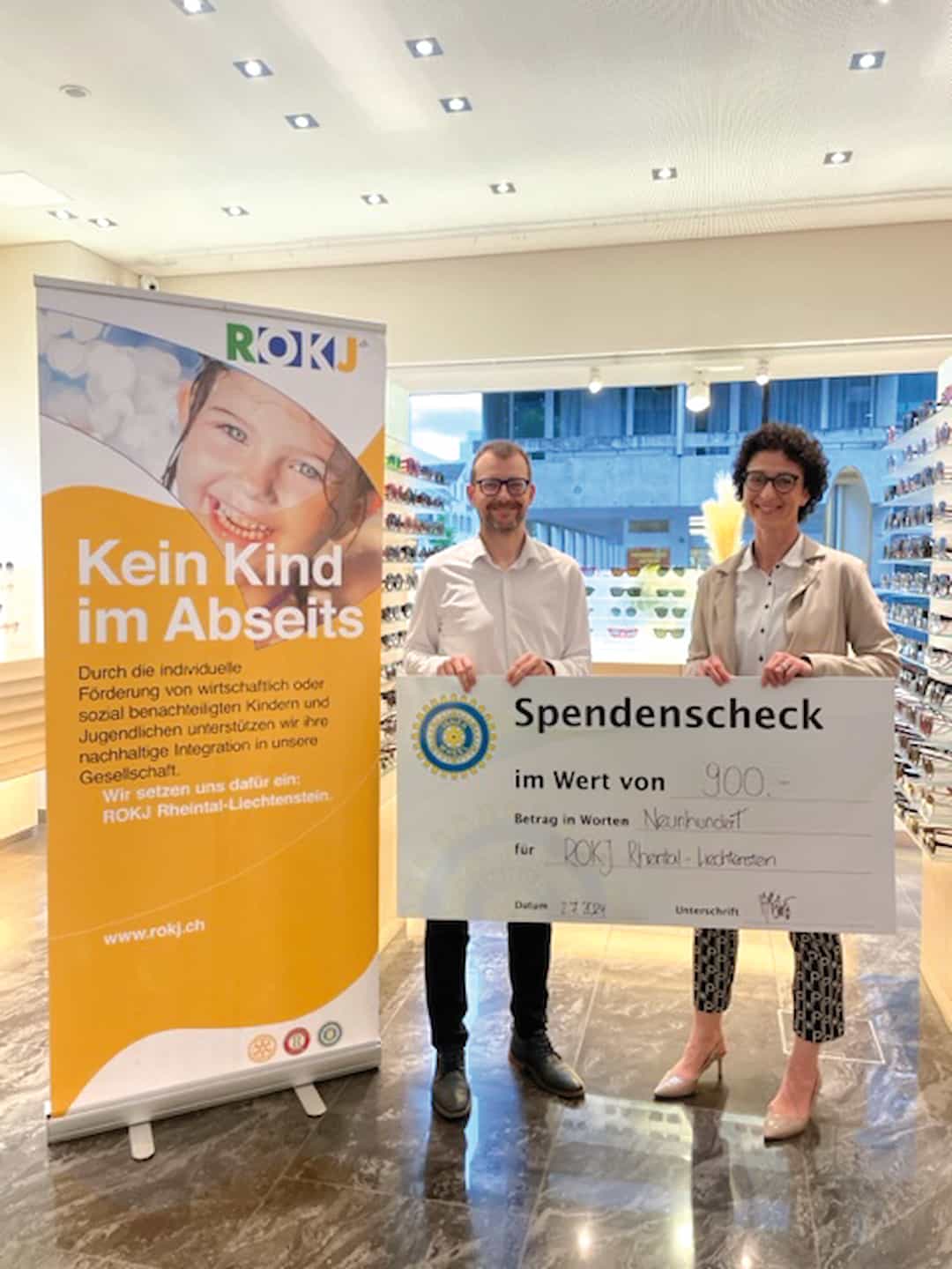 Philipp Meier, Präsident von ROKJ Rheintal-Liechtenstein und Jeannette Lehner, Präsidentin von Inner Wheel Liechtenstein-Rheintal