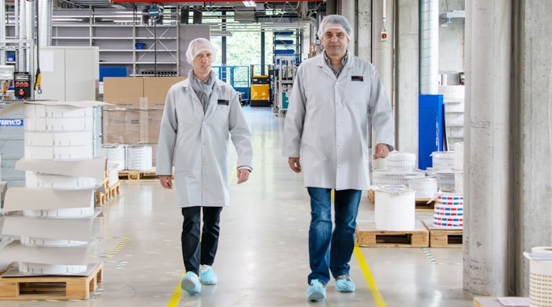 Silvia Abderhalden im Interview mit Markus Josat (CEO) und Carlo Schoch (CFO) von Helvetikett AG