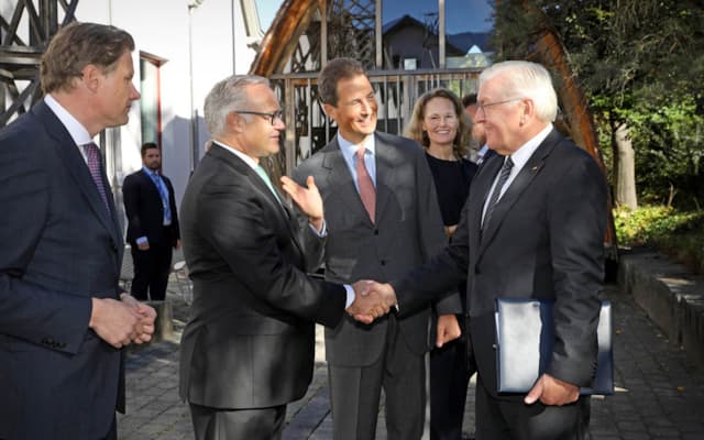  Empfang der deutschsprachigen Staatsoberhäupter an der Universität Liechtenstein durch Klaus Tschütscher, Präsident des Universitätsrats