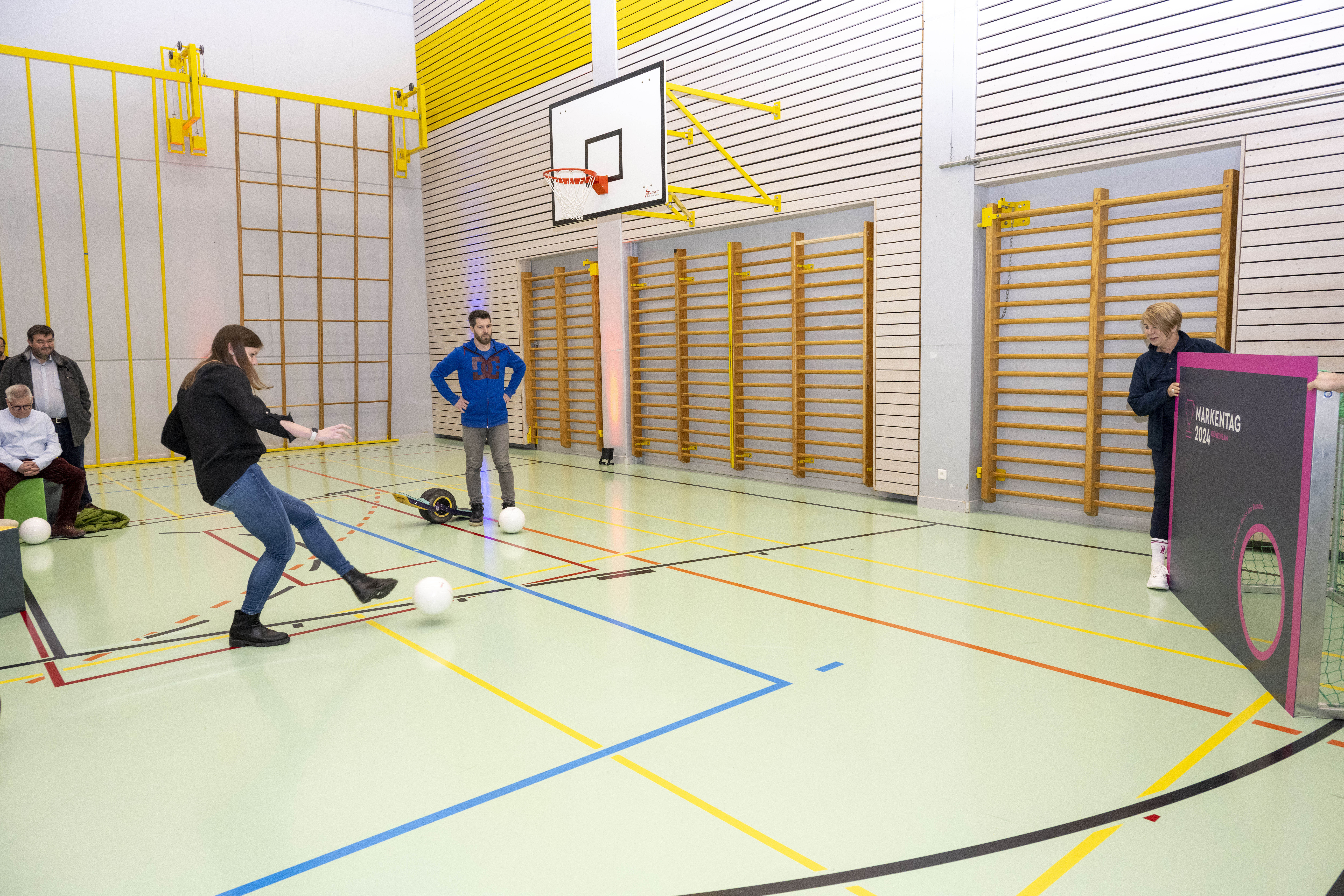 «Sport und Beruf geht zusammen, oder?», Julia Hassler, ehemalige Schwimmerin, Hannes Schatzmann, Onewheel-Europameister