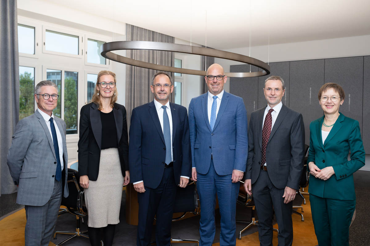 Regierung und LIHK-Vorstand im Dialog