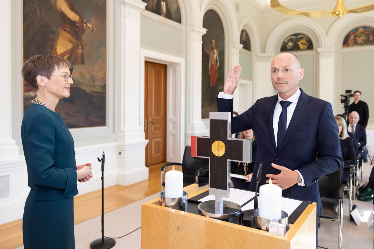 Regierungsrat Hubert Büchel bei der Vereidigung.