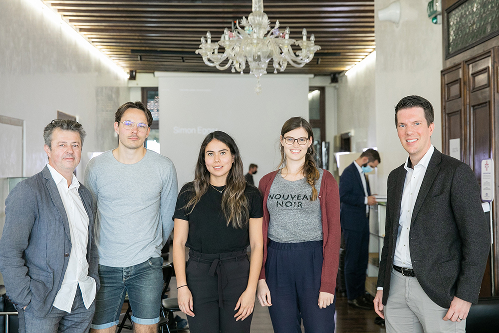 Alberto Alessi mit Studenten und Regierungsrat Manuel Frick im Palazzo Trevisan