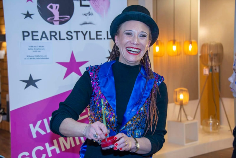 Gesichtsbemalung mit Geraldine Siller - Gasser