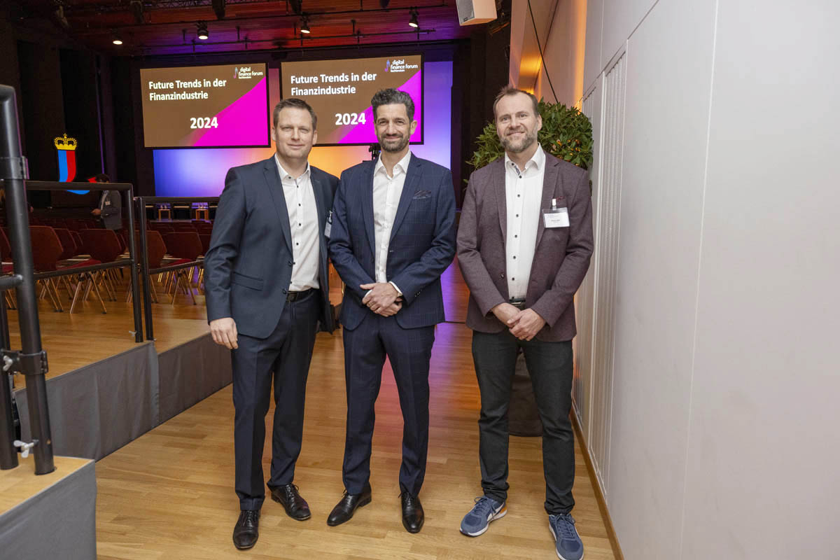 (v.l.) Markus Goop, Eventagentur Skunk AG, Andi Lüscher, Moderator, Patrick Stahl, Eventagentur Skunk AG