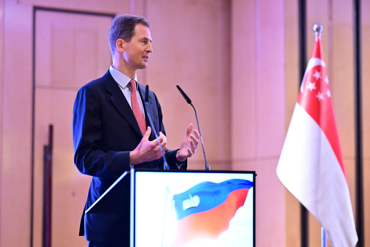 Liechtenstein-Empfang: S.D Erbprinz Alois von und zu Liechtenstein begrüsst die Gäste. (Copyright: LGT Singapore)