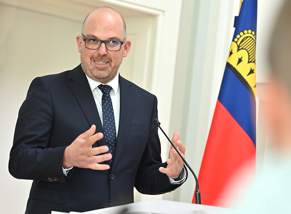 Regierungschef Dr. Daniel Risch informierte an der Medienorientierung über die weiteren Massnahmen