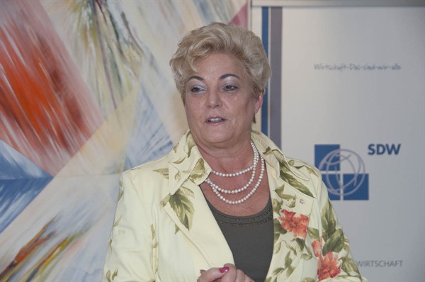 ARTROOM Annemarie Marte-Moosbrugger begrüsst «Senat der Wirtschaft»