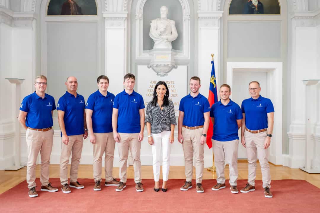 Reto Blumenthal (technischer Delegierter), Giorgio di Benedetto (Teamleader), Severin Holderegger (Experte), Julian Büchel (Kandidat), Regierungsrätin Dominique Hasler, Silas Messmer (Kandidat), Claudio Nigg (Experte), Stefan Sohler (offizieller Delegierter) (v. l.).