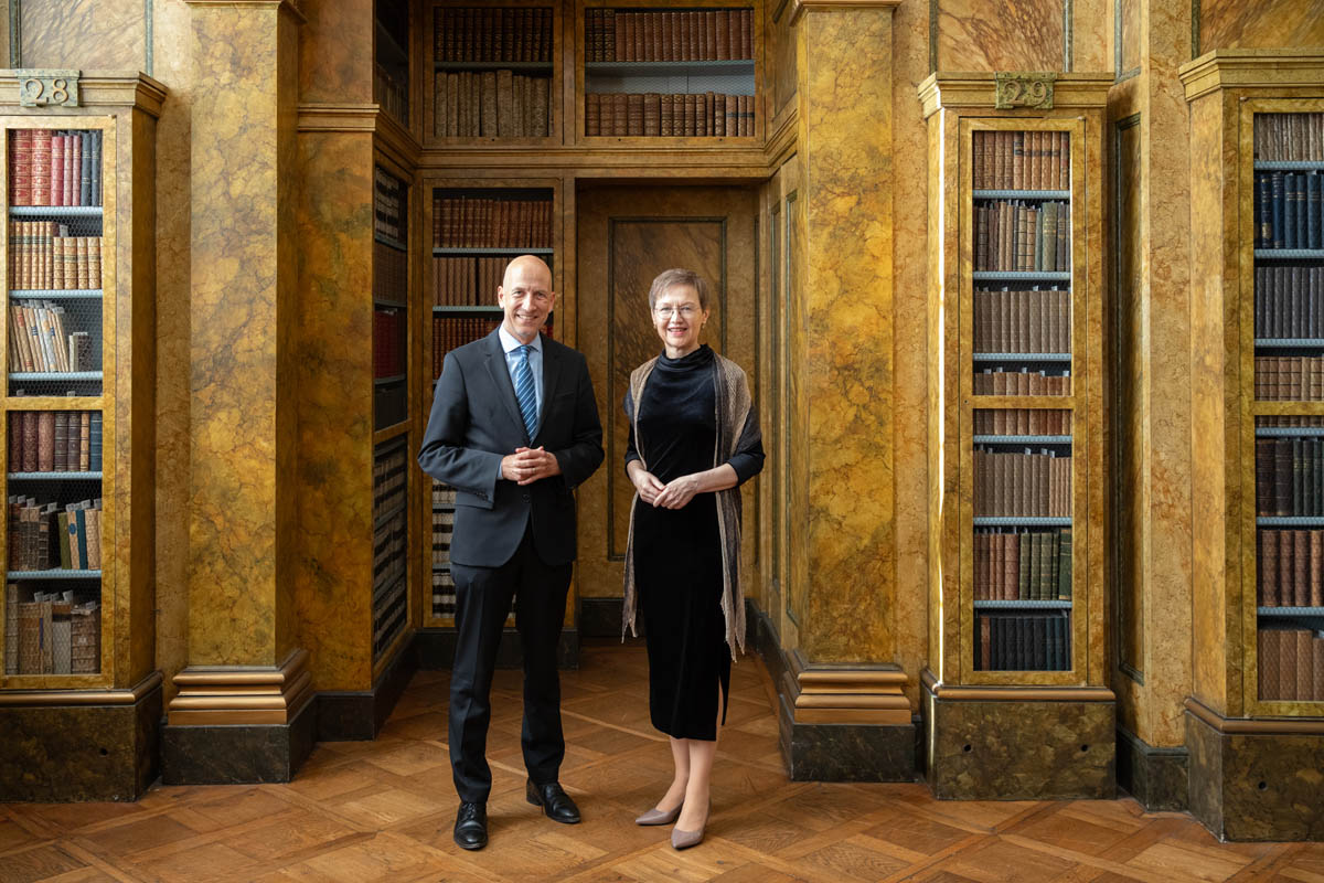Gouverneur der Österreichischen Nationalbank Martin Kocher und Regierungschefin Brigitte Haas. (Quelle: Michele Agostinis)