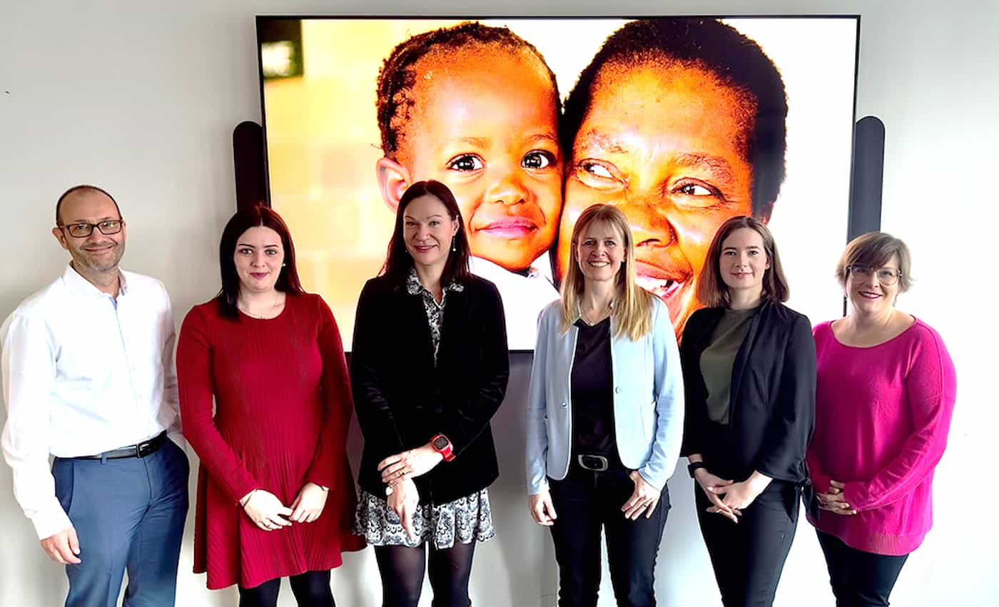 Mitglieder der Geschäftsstelle der LIFE-Klimastiftung Liechtenstein zusammen mit Carola Büchel, SOS-Kinderdorf. (v.l.) Simon Tribelhorn (Liechtensteiner Bankenverband), Janine Tuor (Liechtensteiner Bankenverband), Karin Jehle (Amt für Umwelt), Carola Büchel (SOS-Kinderdorf Liechtenstein, Jennifer Schein (Universität Liechtenstein), Caroline Voigt (Liechtensteiner Versicherungsverband)