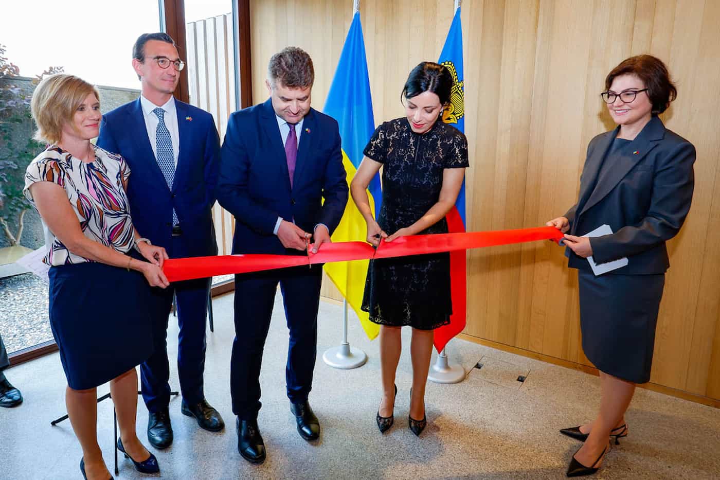 Honorarkonsul David Karl Jandrasits, Yevhen Perebyinis, Vize-Aussenminister der Ukraine, Regierungsrätin Dominique Hasler und Irina Wenediktowa, die ukrainische Botschafterin für die Schweiz und Liechtenstein.